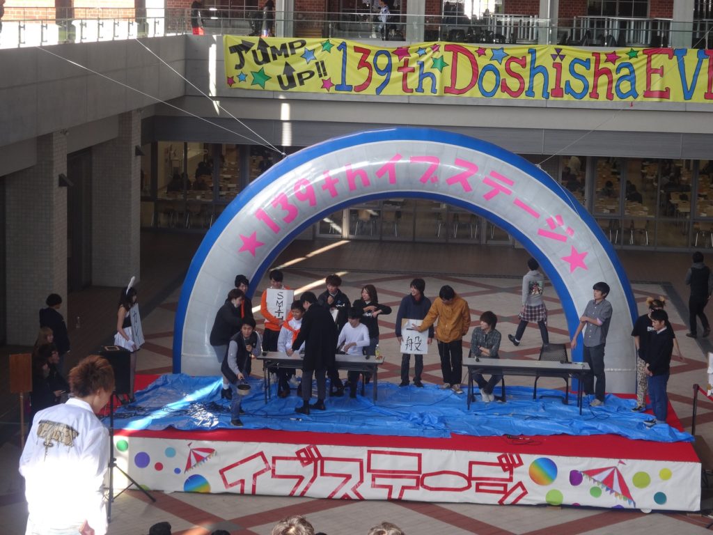 Le festival de l'université au Japon est un rituel social important.